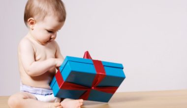 Idei originale de cadouri pentru un bebelus