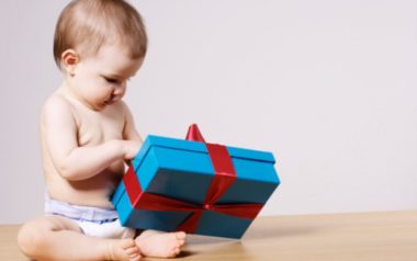 Idei originale de cadouri pentru un bebelus
