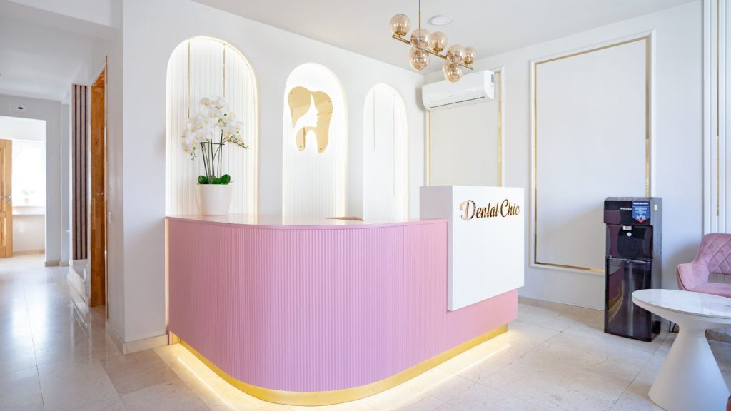 Cum se reflectă acest model la Dental Chic, în Cluj-Napoca